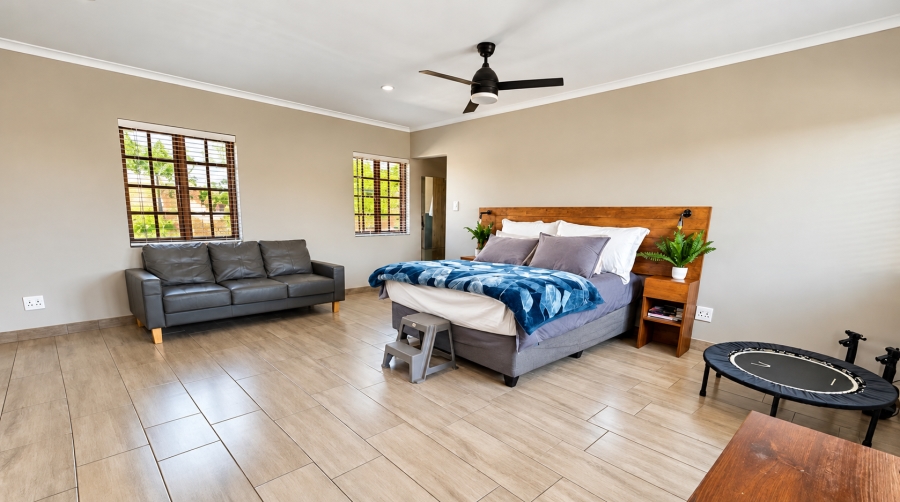 5 Bedroom Property for Sale in Glen Marais Gauteng