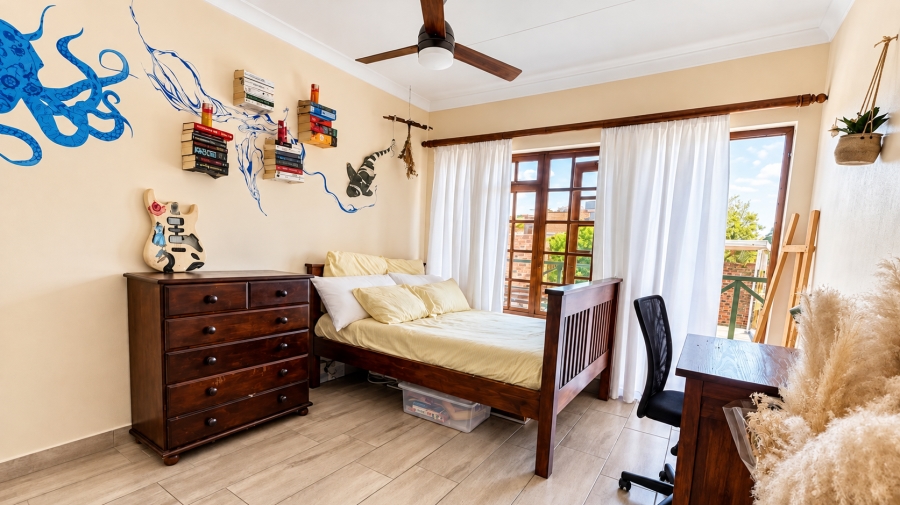 5 Bedroom Property for Sale in Glen Marais Gauteng