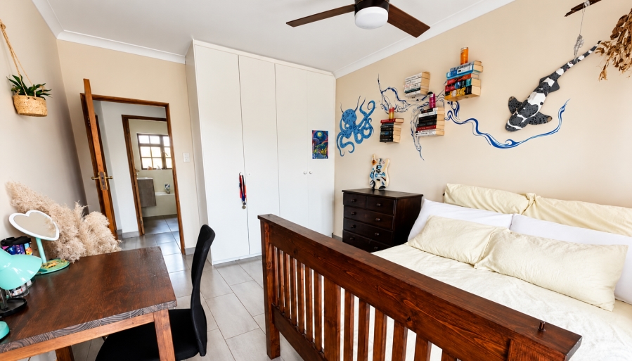 5 Bedroom Property for Sale in Glen Marais Gauteng