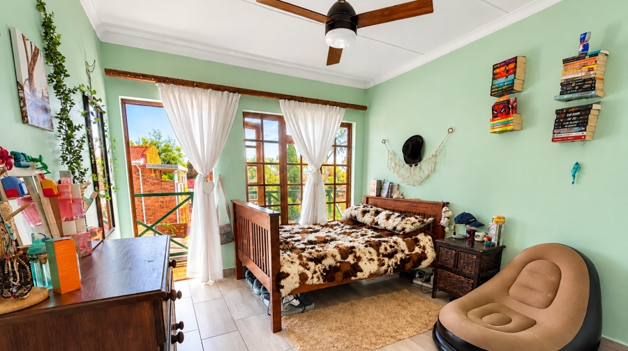 5 Bedroom Property for Sale in Glen Marais Gauteng