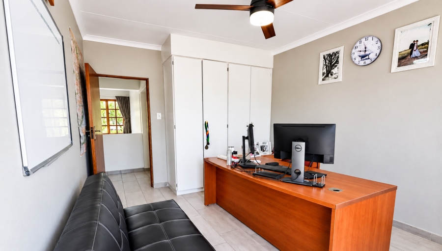 5 Bedroom Property for Sale in Glen Marais Gauteng