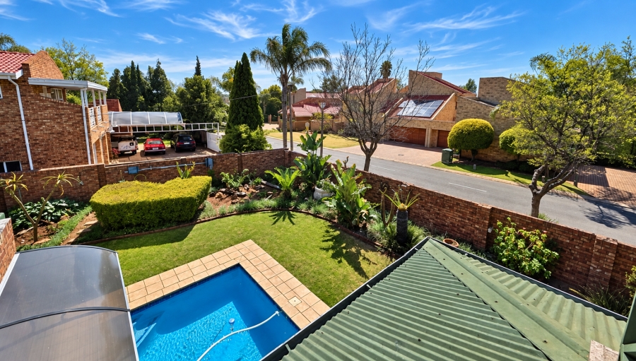5 Bedroom Property for Sale in Glen Marais Gauteng