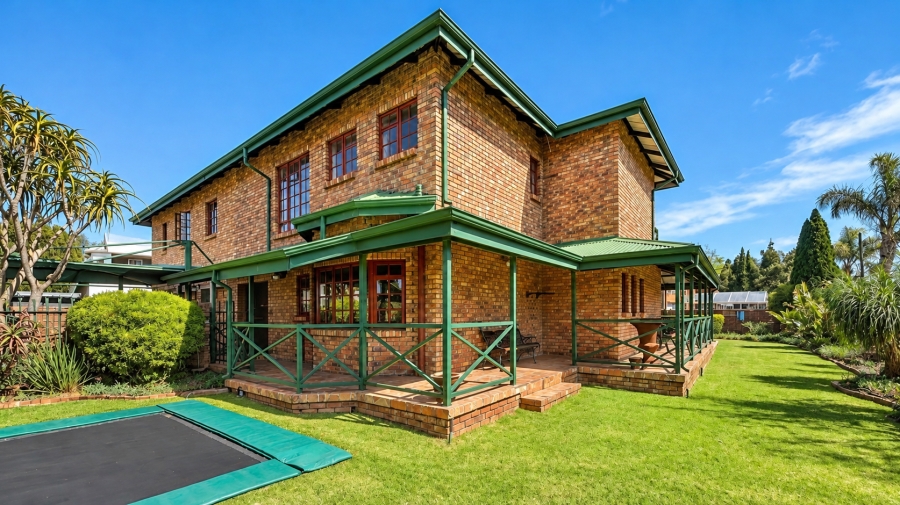 5 Bedroom Property for Sale in Glen Marais Gauteng