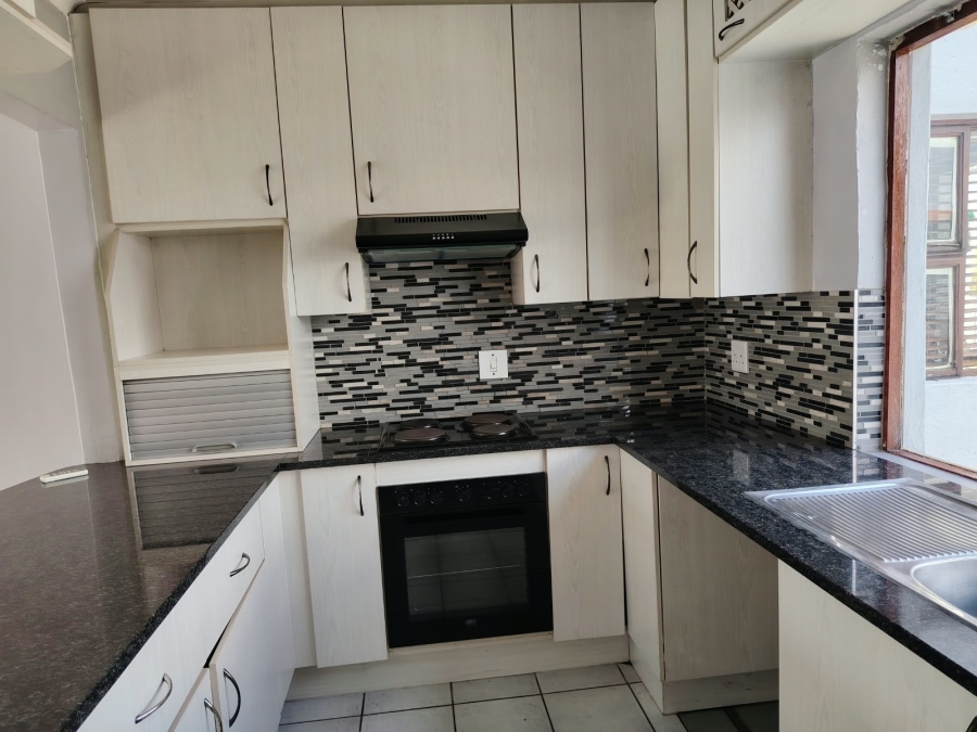 To Let 3 Bedroom Property for Rent in Lakefield Gauteng