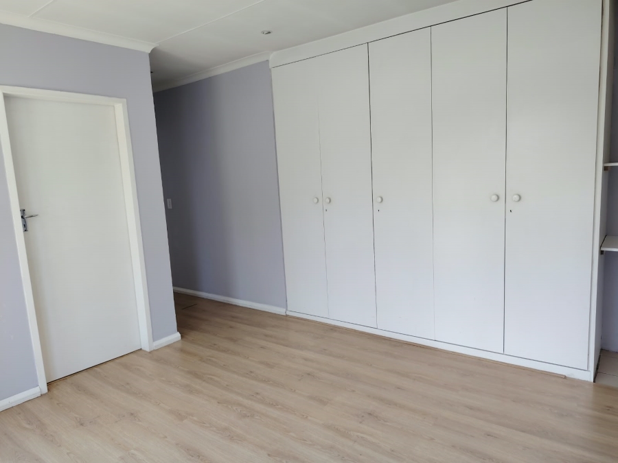 To Let 3 Bedroom Property for Rent in Lakefield Gauteng