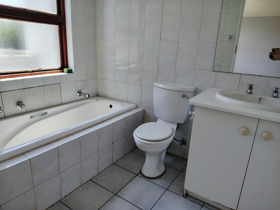 To Let 3 Bedroom Property for Rent in Lakefield Gauteng