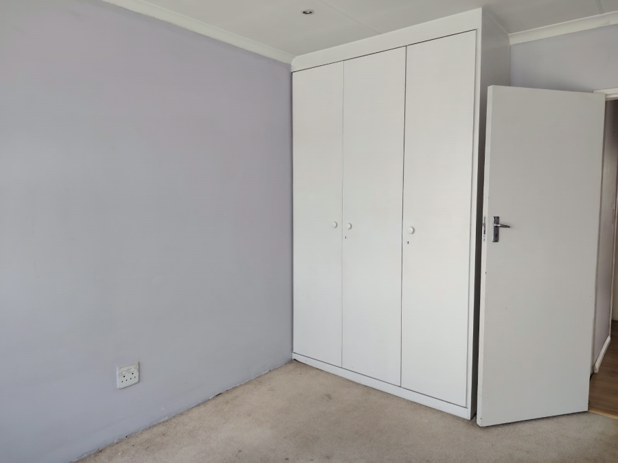 To Let 3 Bedroom Property for Rent in Lakefield Gauteng