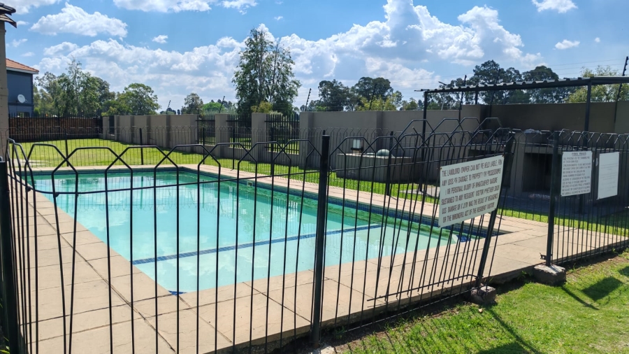 1 Bedroom Property for Sale in Helderwyk Gauteng