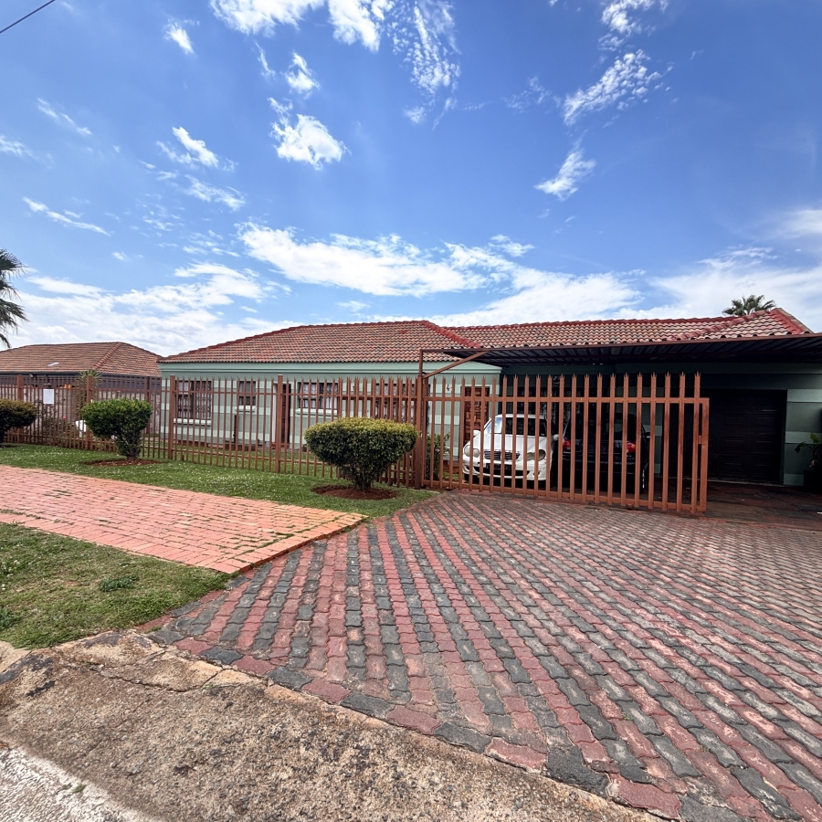 3 Bedroom Property for Sale in Westonaria Gauteng