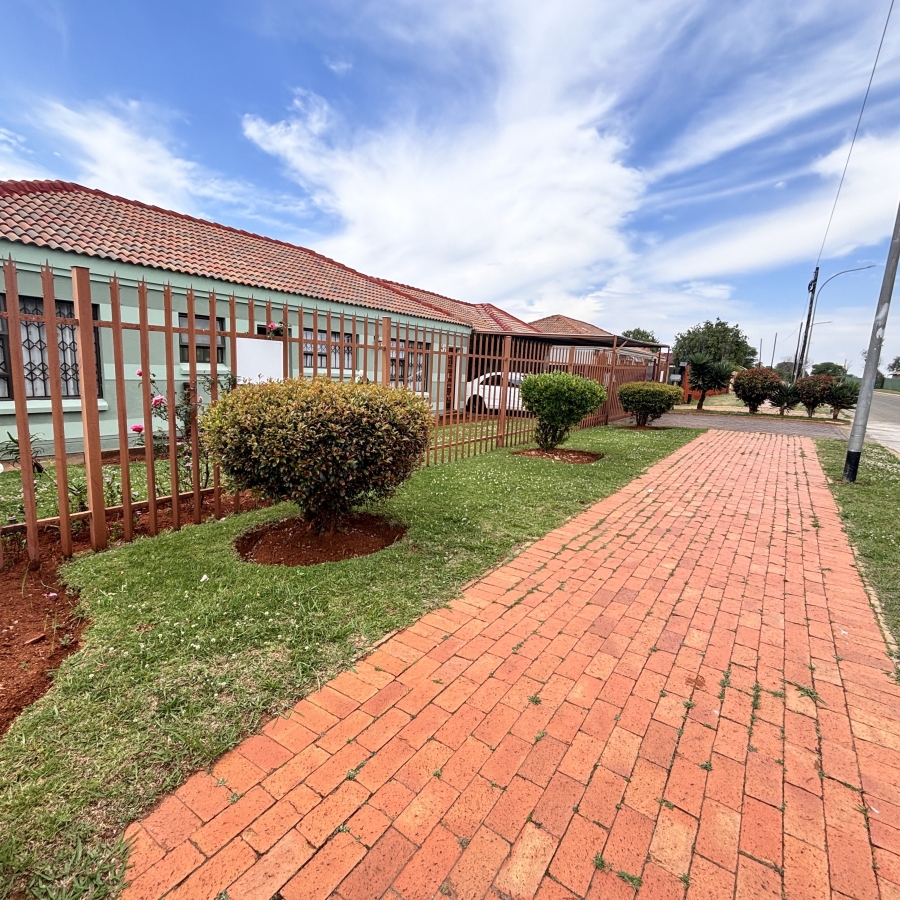 3 Bedroom Property for Sale in Westonaria Gauteng