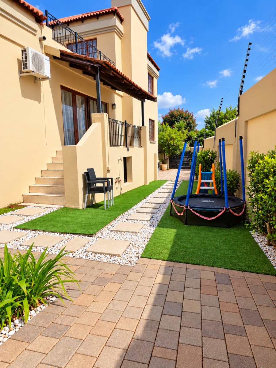 To Let 4 Bedroom Property for Rent in Faerie Glen Gauteng