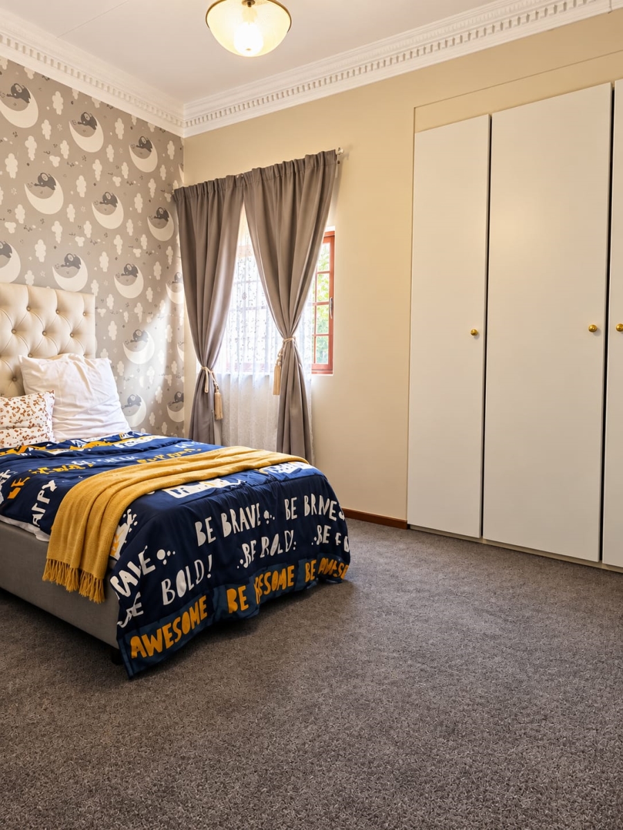 To Let 4 Bedroom Property for Rent in Faerie Glen Gauteng