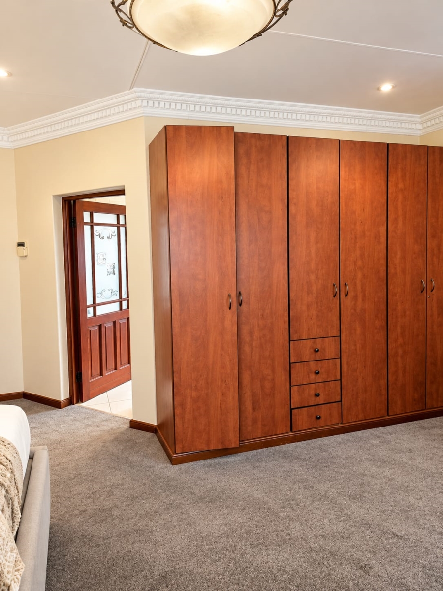 To Let 4 Bedroom Property for Rent in Faerie Glen Gauteng