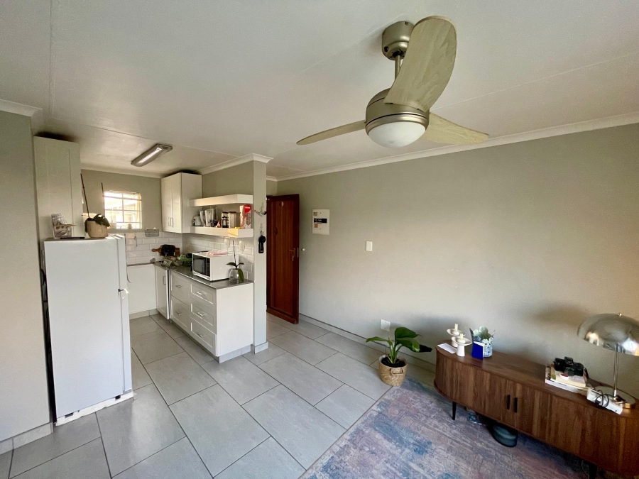 2 Bedroom Property for Sale in Groenkloof Gauteng