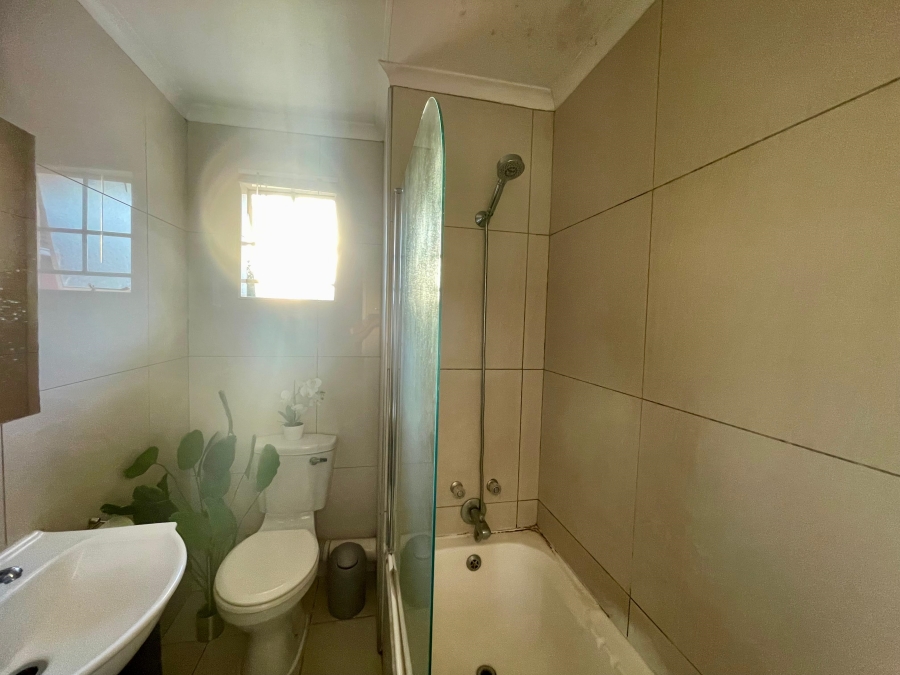 2 Bedroom Property for Sale in Groenkloof Gauteng