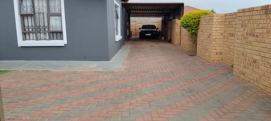 3 Bedroom Property for Sale in Westonaria Gauteng