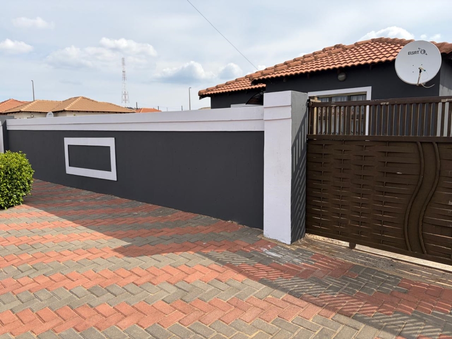3 Bedroom Property for Sale in Westonaria Gauteng