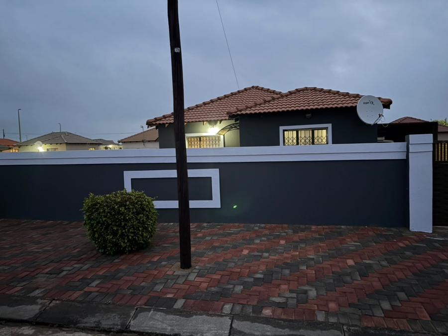3 Bedroom Property for Sale in Westonaria Gauteng