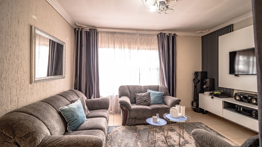 4 Bedroom Property for Sale in Brackenhurst Gauteng