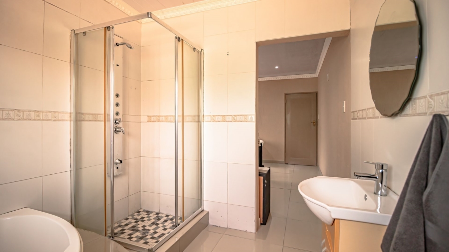 4 Bedroom Property for Sale in Brackenhurst Gauteng