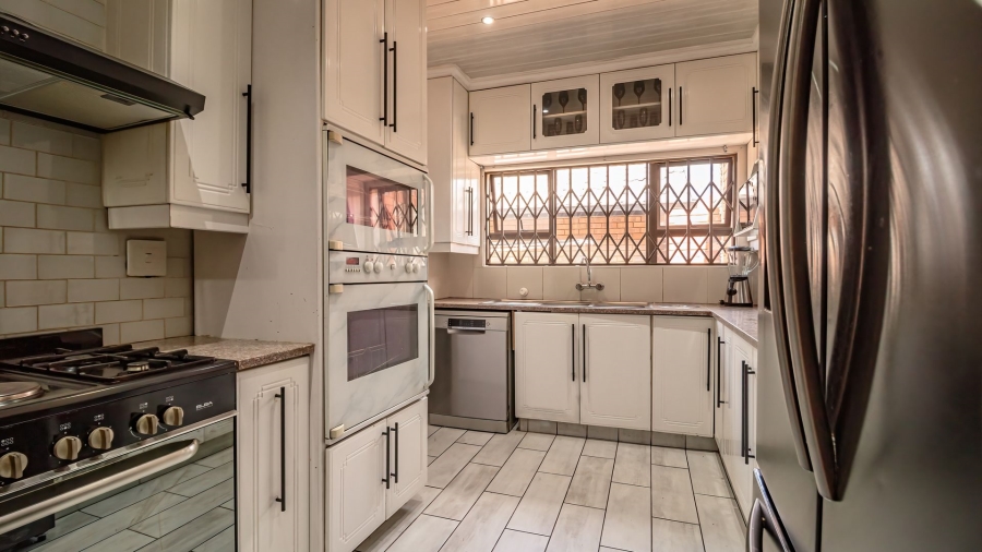 4 Bedroom Property for Sale in Brackenhurst Gauteng