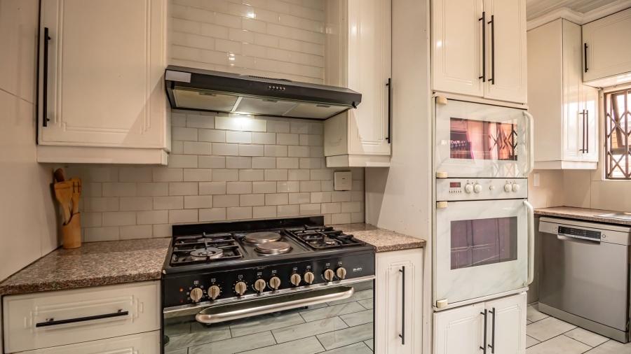 4 Bedroom Property for Sale in Brackenhurst Gauteng