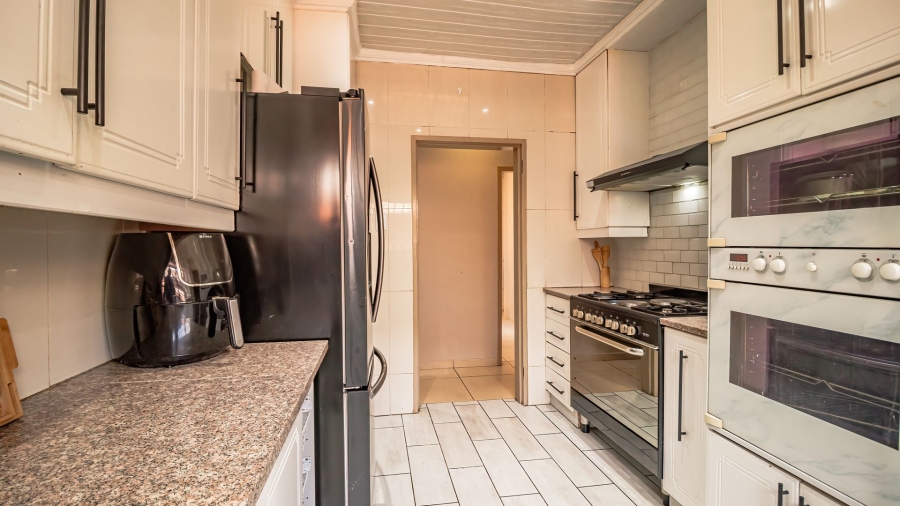 4 Bedroom Property for Sale in Brackenhurst Gauteng