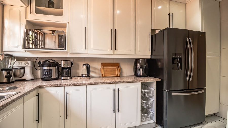 4 Bedroom Property for Sale in Brackenhurst Gauteng