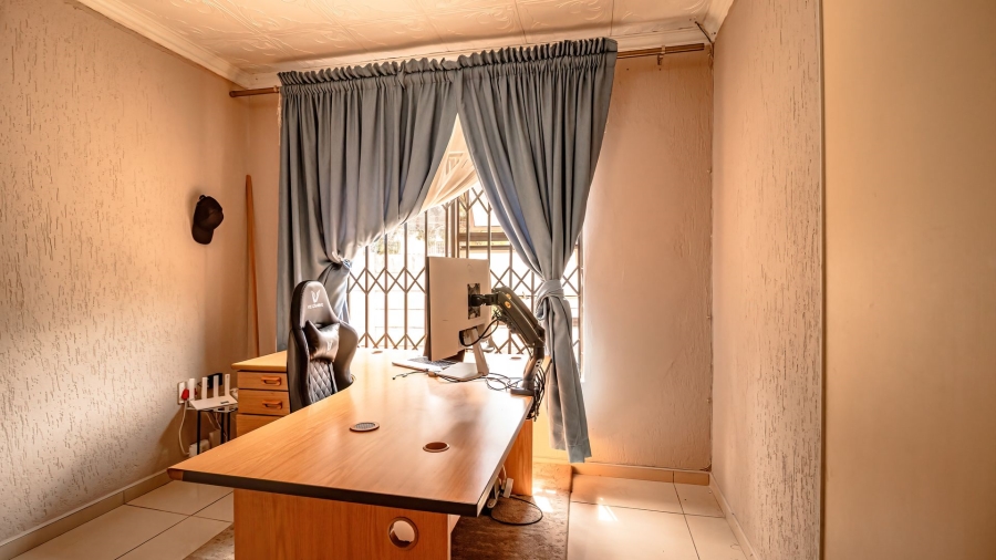 4 Bedroom Property for Sale in Brackenhurst Gauteng