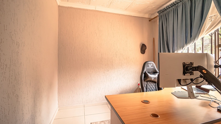 4 Bedroom Property for Sale in Brackenhurst Gauteng