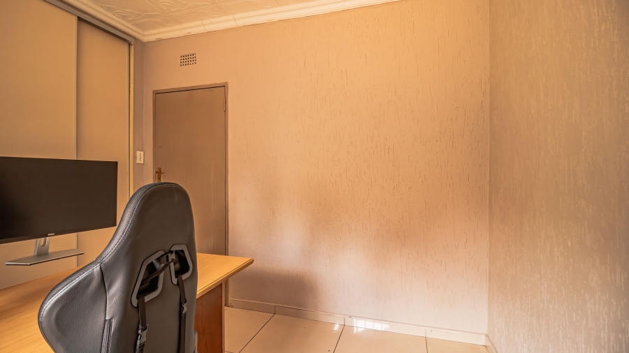 4 Bedroom Property for Sale in Brackenhurst Gauteng