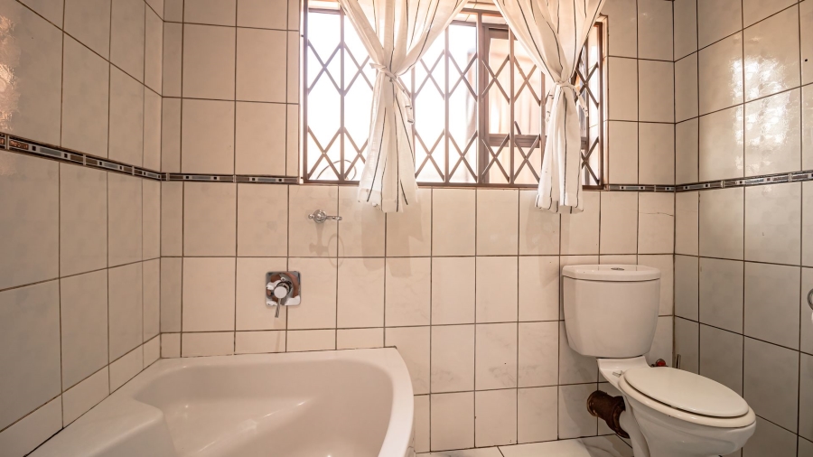4 Bedroom Property for Sale in Brackenhurst Gauteng