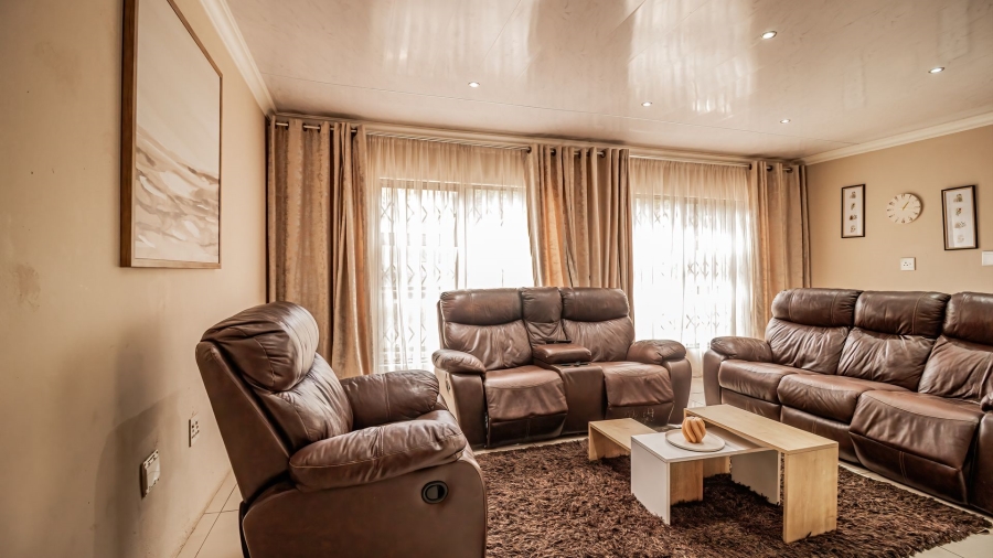 4 Bedroom Property for Sale in Brackenhurst Gauteng