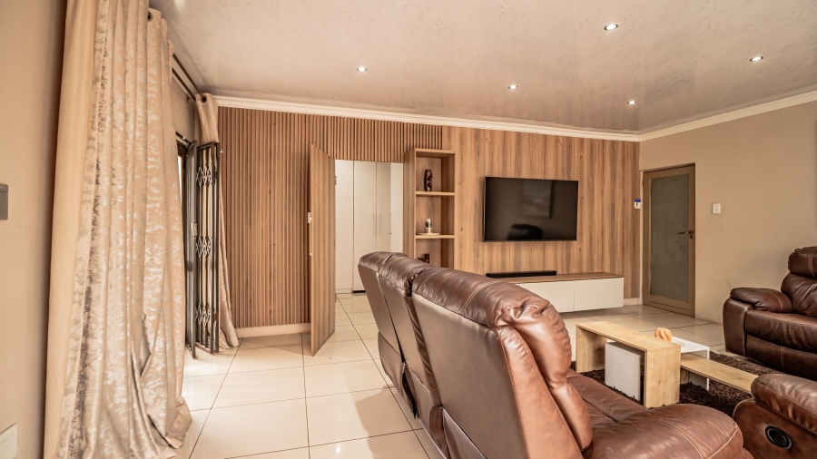 4 Bedroom Property for Sale in Brackenhurst Gauteng