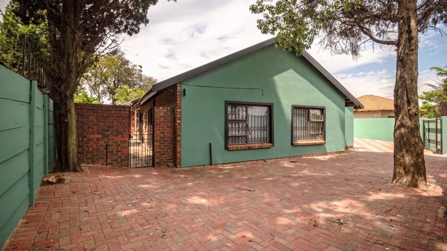 4 Bedroom Property for Sale in Brackenhurst Gauteng