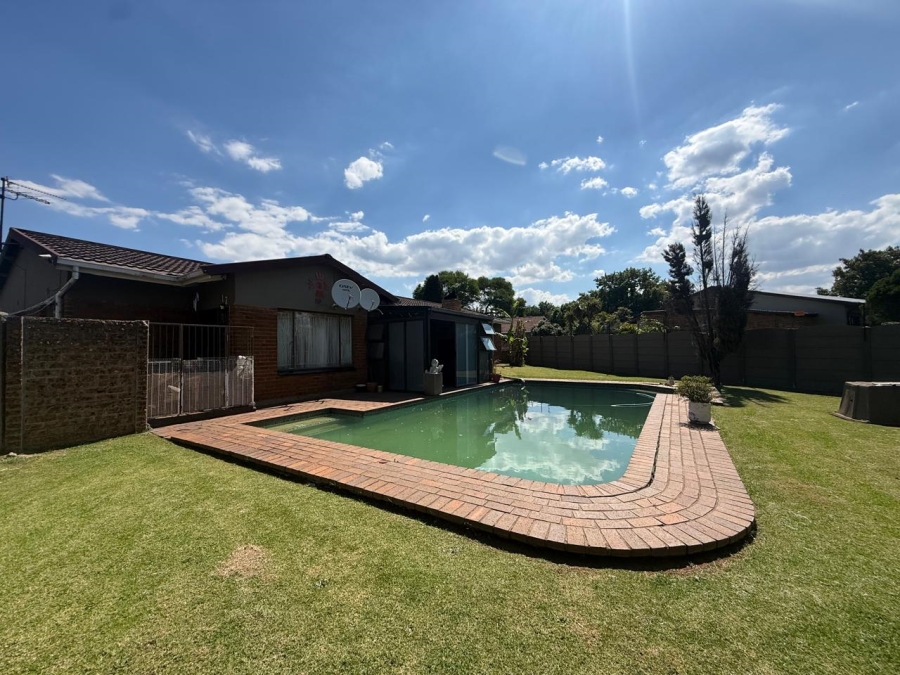 3 Bedroom Property for Sale in Dal Fouche Gauteng