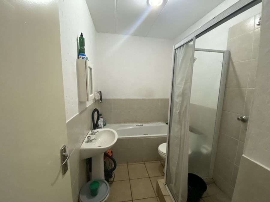 2 Bedroom Property for Sale in Comet Gauteng