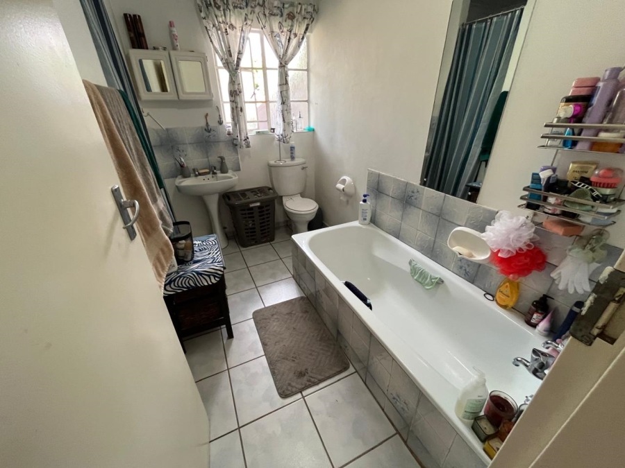 2 Bedroom Property for Sale in Albertsdal Gauteng