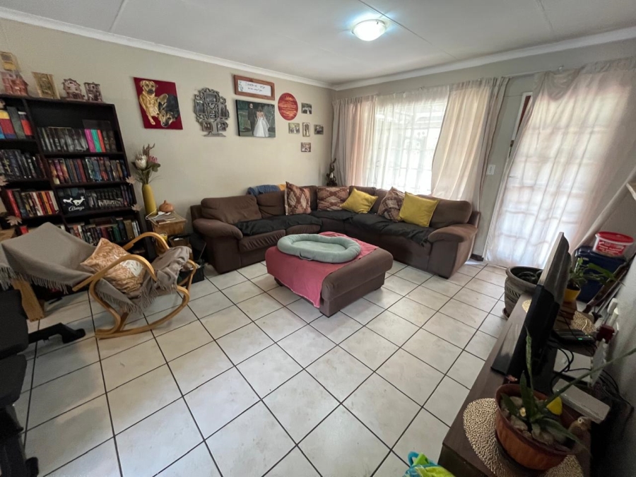 2 Bedroom Property for Sale in Albertsdal Gauteng