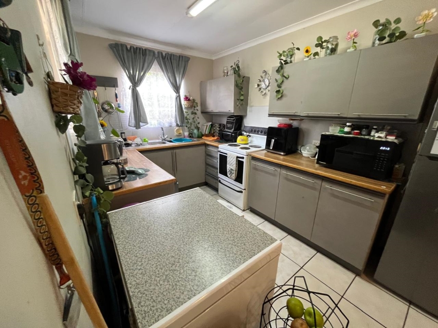 2 Bedroom Property for Sale in Albertsdal Gauteng