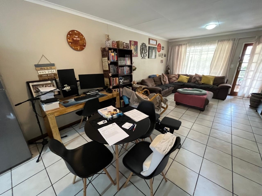 2 Bedroom Property for Sale in Albertsdal Gauteng