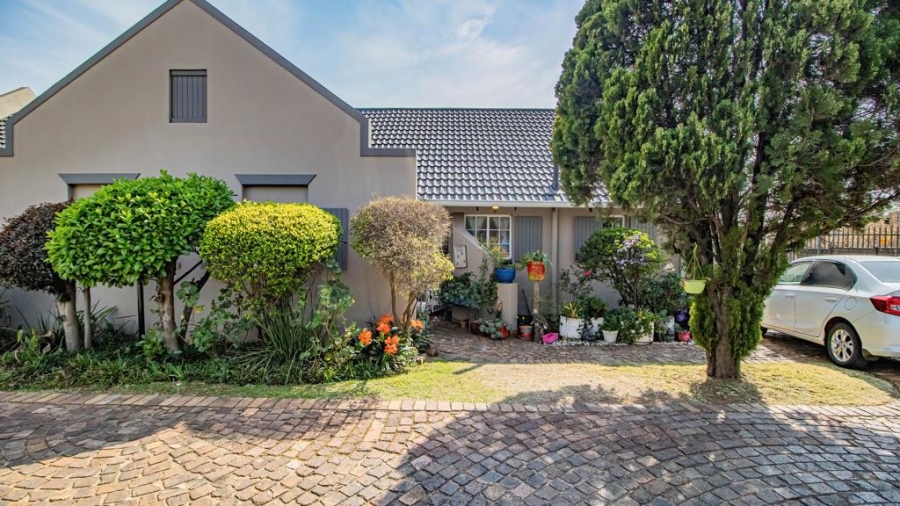 2 Bedroom Property for Sale in Albertsdal Gauteng