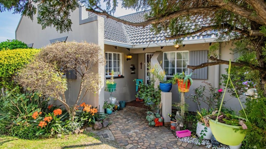 2 Bedroom Property for Sale in Albertsdal Gauteng