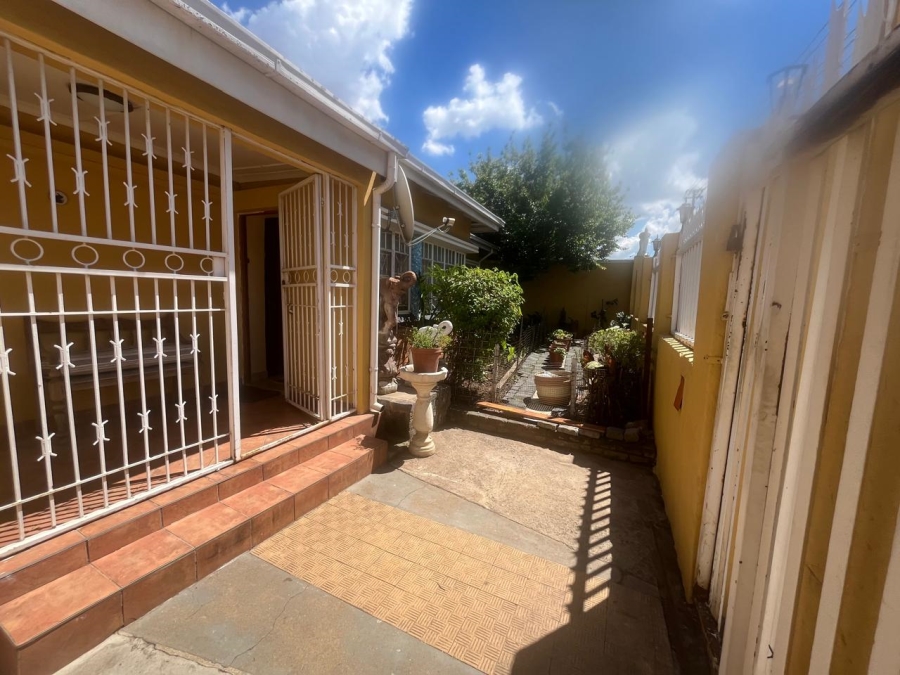4 Bedroom Property for Sale in Regents Park Gauteng