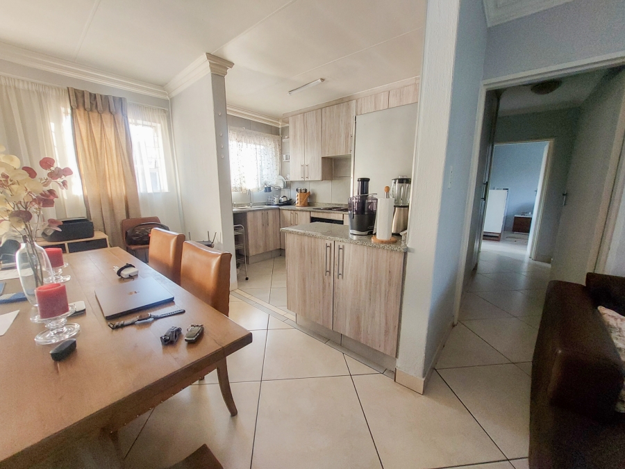 To Let 2 Bedroom Property for Rent in Fairland Gauteng