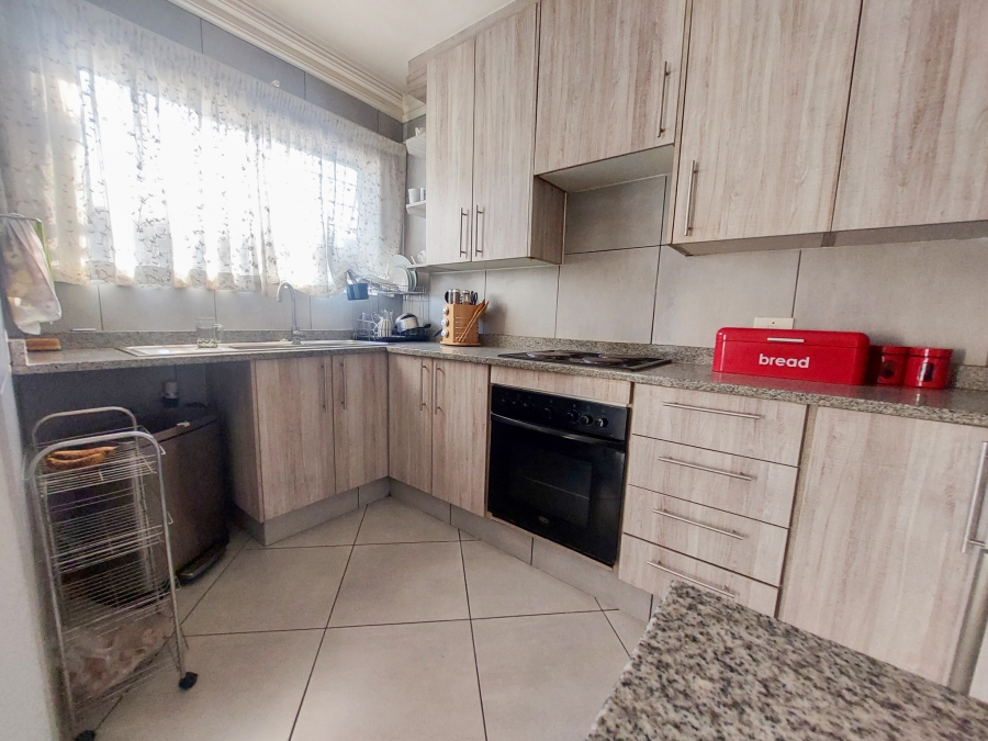To Let 2 Bedroom Property for Rent in Fairland Gauteng