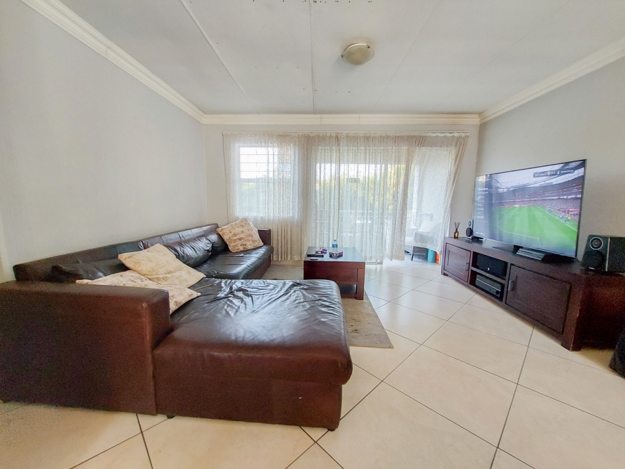 To Let 2 Bedroom Property for Rent in Fairland Gauteng