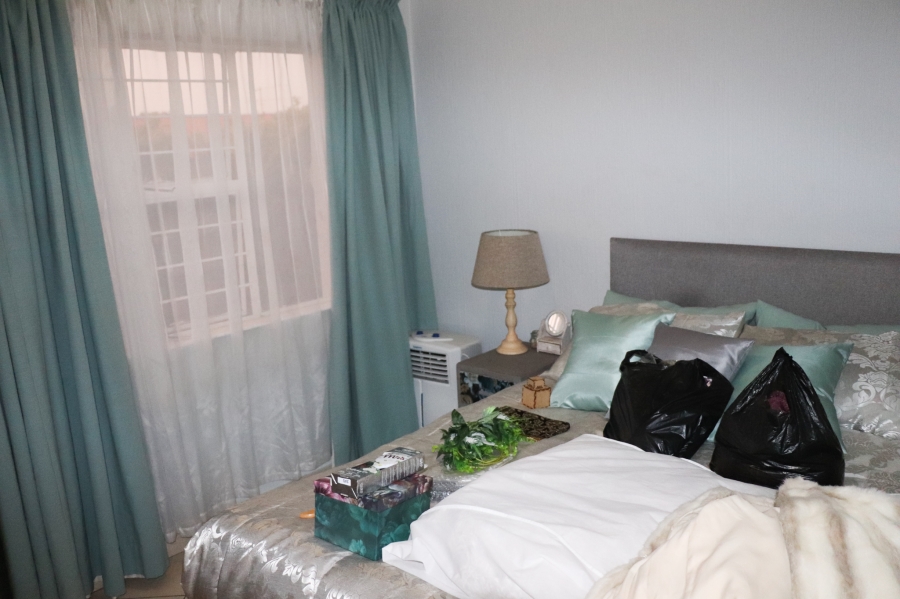 To Let 2 Bedroom Property for Rent in Fairland Gauteng
