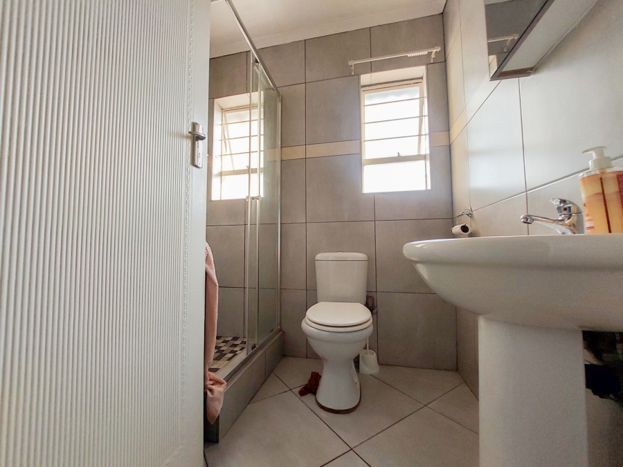 To Let 2 Bedroom Property for Rent in Fairland Gauteng