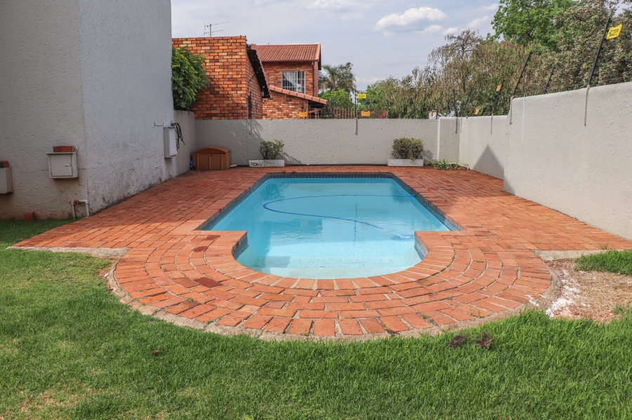 To Let 2 Bedroom Property for Rent in Fairland Gauteng
